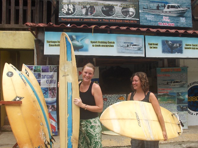 Surfing_Playa_Grande_002.jpg
